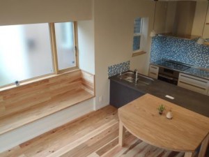 出窓が、ベンチに変身〜