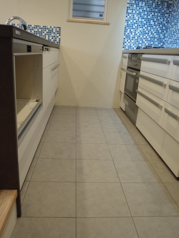 室内床タイル仕様 キッチンの床をタイルに 一級建築士事務所ecomo リフォームブログ
