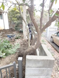 ブロック塀が傾いた！茅ヶ崎市で外構工事始まる 1