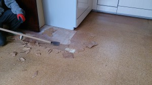 床貼り替え。　コルク床→フロアータイル