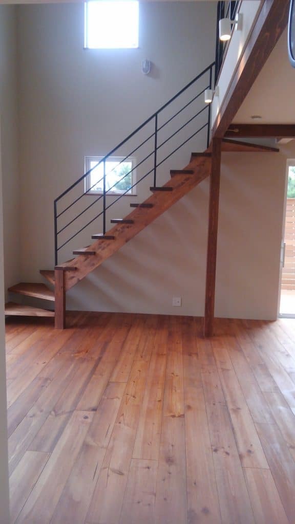 かっこいい造作階段です