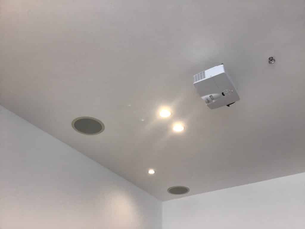 プロジェクター