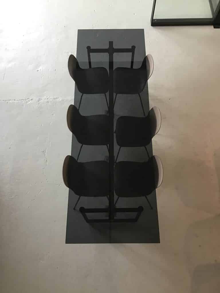 ガラステーブル