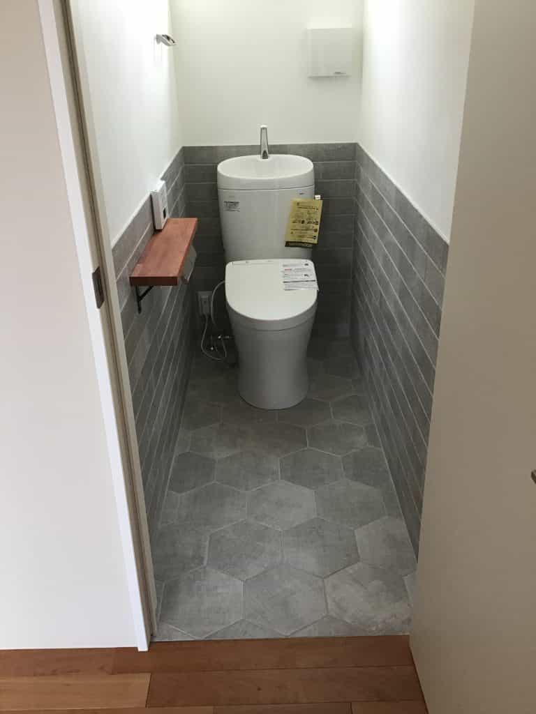 9BCBE66F-F726-4371-9D7E-50A5BBA1EF55