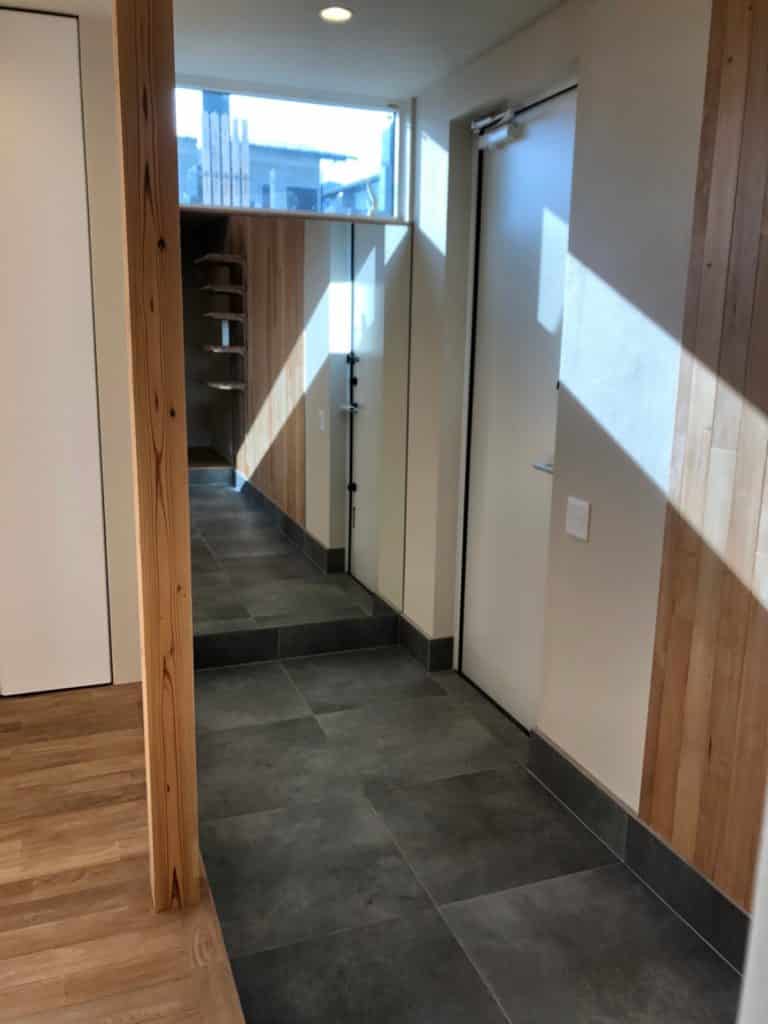 8850b3b701a7fb0bf37a405a3f4ae56e